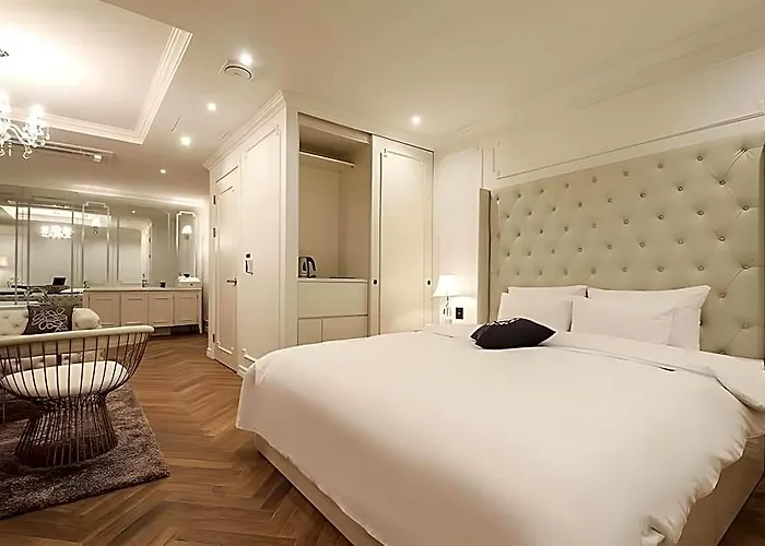 Cullinan Daechi Hotel *